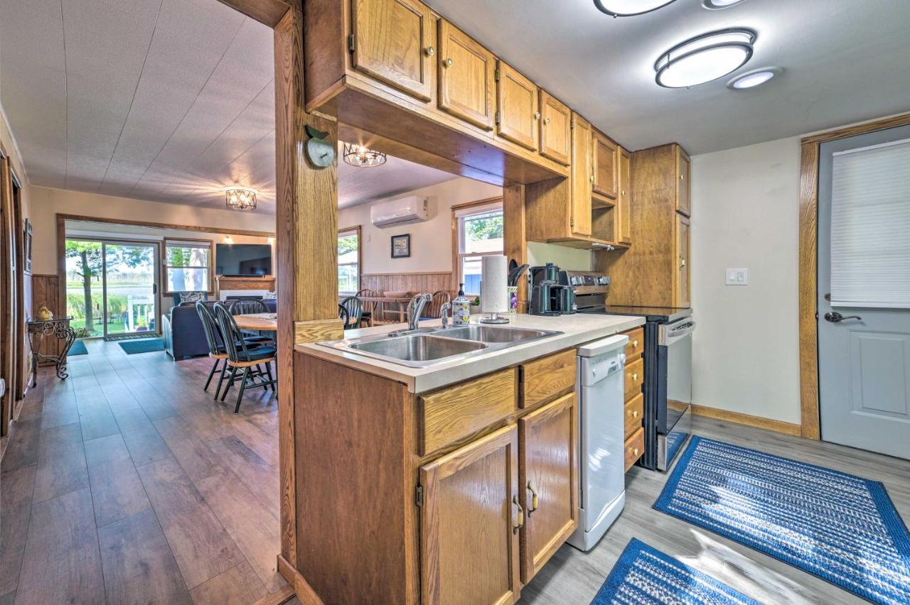 East Tawas Lakefront Getaway With Kayaks And Deck Zewnętrze zdjęcie